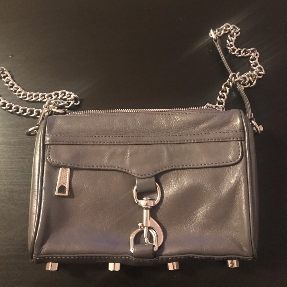 Rebecca Minkoff Classic crossbody bag in grey!